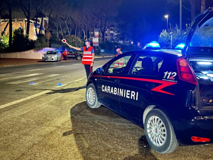 Ubriaco al volante aggredisce verbalmente i carabinieri: denunciato 32enne