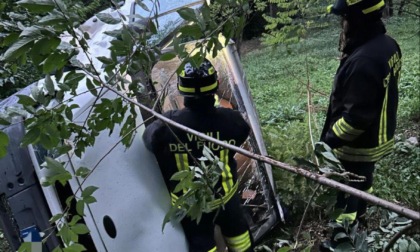 Un ferito nel furgone finito fuori strada