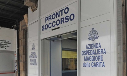 Ventenne trovato esanime in strada a Novara: morto in ospedale