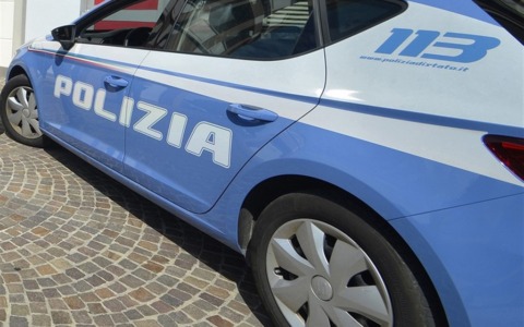 Agente spara e uccide un pitbull durante un controllo anti-droga