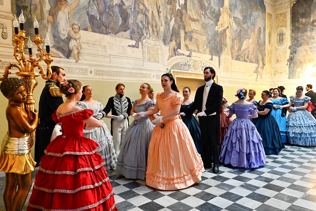 Al via un nuovo corso di danze ottocentesche e scozzesi
