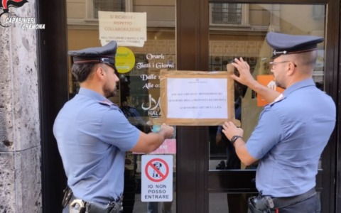 Alcol a minorenni, clienti con precedenti e liti: chiuso locale del centro di Cremona