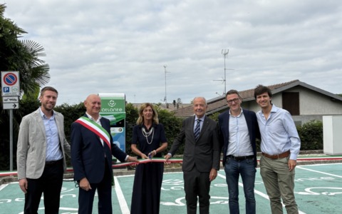 Appiano Gentile, inaugurate due nuove colonnine di ricarica per veicoli elettrici