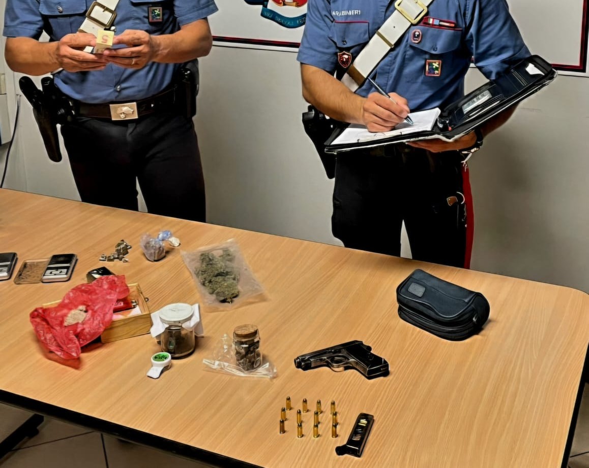 Beccato al casello di Desenzano con la droga nel borsello, trovate armi in casa