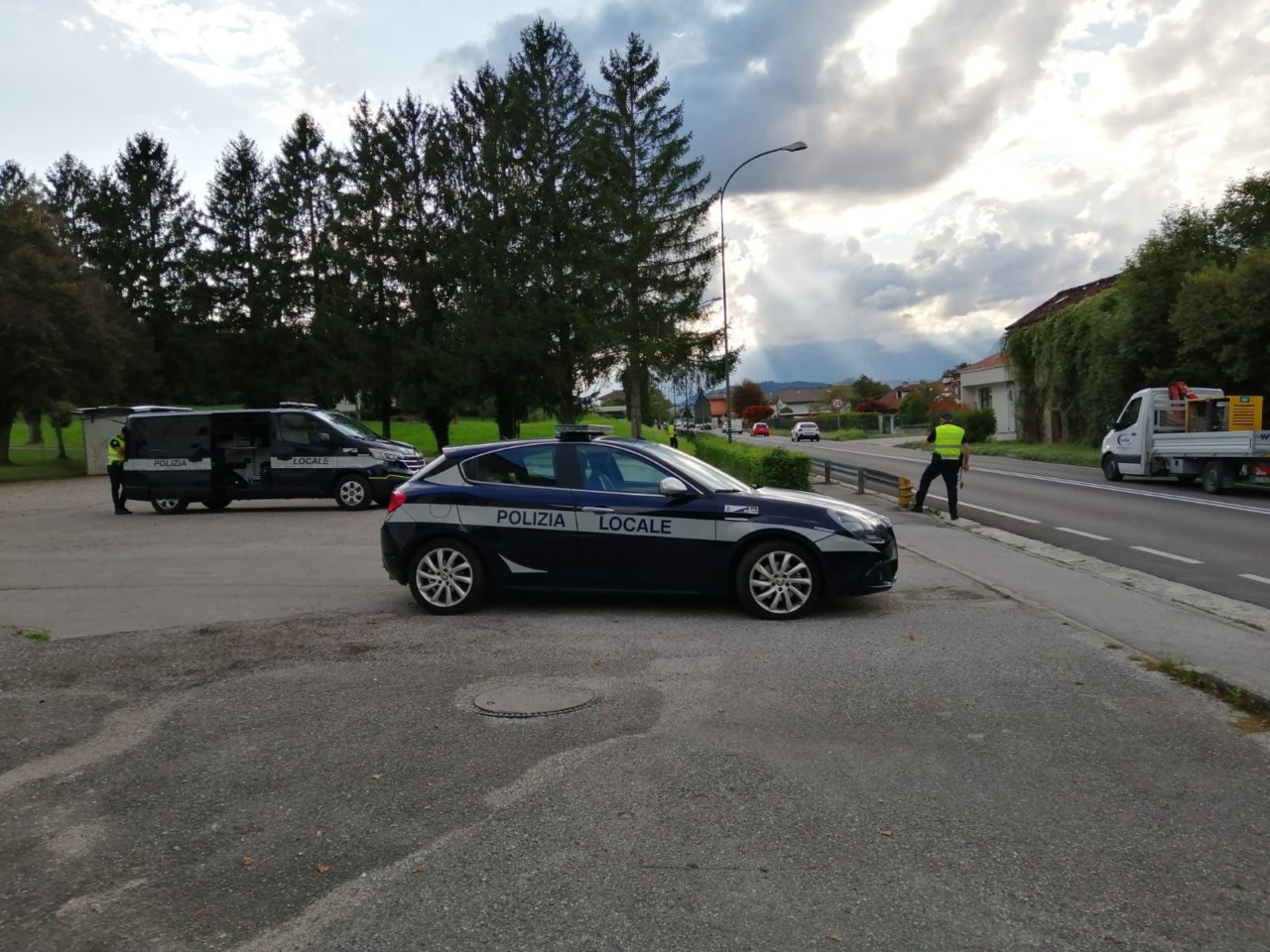 Belluno, fermata auto senza assicurazione e revisione (a bordo un minore senza cintura)
