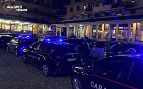 Blitz nei locali pubblici: al setaccio un locale notturno, una discoteca e un centro massaggi