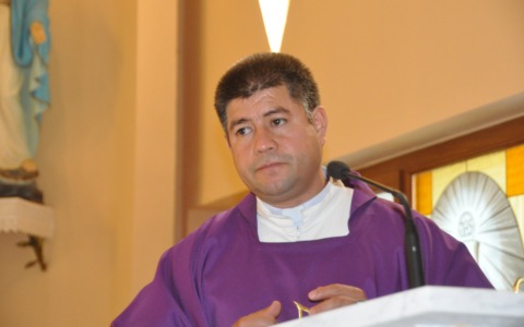 Bordighera celebra la compassione: un riconoscimento speciale a Don Rito Julio Alvarez