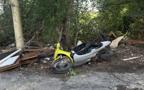Cappuccini: nella “storica” discarica abusiva di via Ranghino, adesso si gettano anche… gli scooter