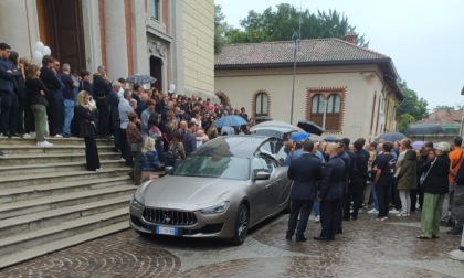 Chiesa gremita per l'addio a Sofia Pozzi: "Sarai in ogni nostro gesto"