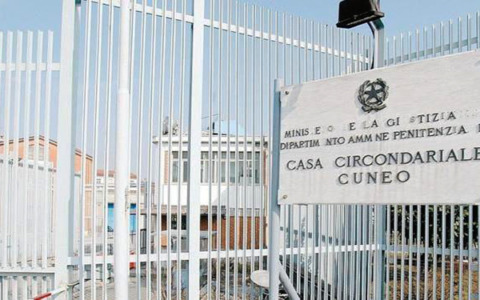 Cuneo, violenza e disordini al carcere “Cerialdo”: feriti due agenti