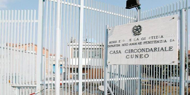 Cuneo, violenza e disordini al carcere “Cerialdo”: feriti due agenti