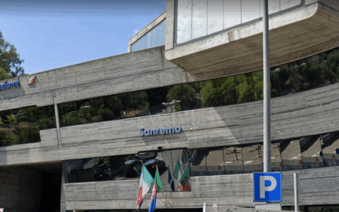 Divieto di transito e sosta nel piazzale della stazione