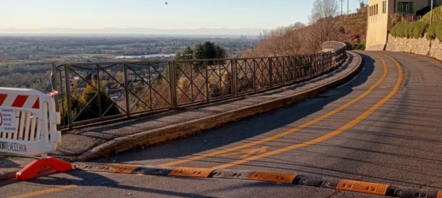 Dopo la riapertura di via Belvedere, si tenta il bando per il marciapiede