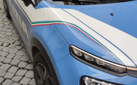Fingendosi il nipote truffa un’anziana, il figlio della donna lo smaschera