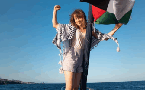 Flotilla per Gaza: l’imbarcazione con a bordo Greta Thunberg colpita da un drone