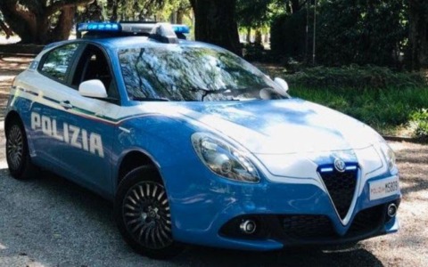 Getta la droga in una scuola materna: arrestato 18 enne