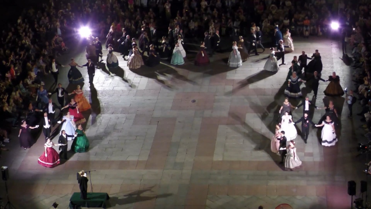 Il “Gran Ballo” protagonista in Piazza Maggiore