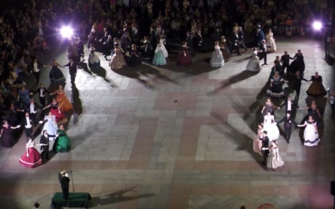 Il “Gran Ballo” protagonista in Piazza Maggiore
