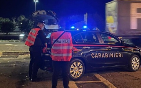 In auto con arnesi da scasso