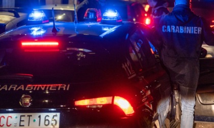 In fiamme una moto e due auto nella notte ad Ostia
