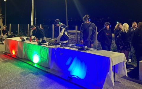 Silent disco, al Castello Ricetto si balla con le cuffie