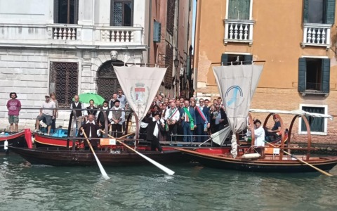 Le Lucie di Lecco incantano Venezia: tradizione lariana sul Canal Grande