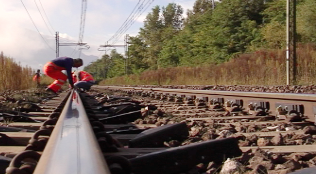 Linea Milano-Lecco-Tirano: Azione interroga il ministro dei Trasporti su disagi e guasti