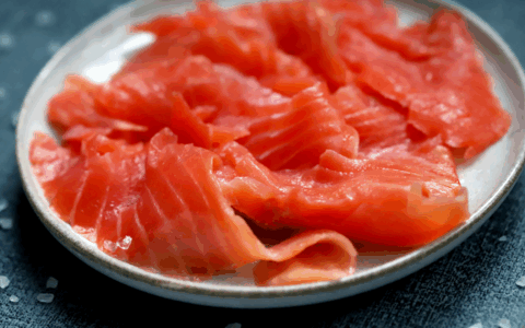 Listeria nel salmone di noto marchio: il prodotto e i lotti ritirati dai supermercati