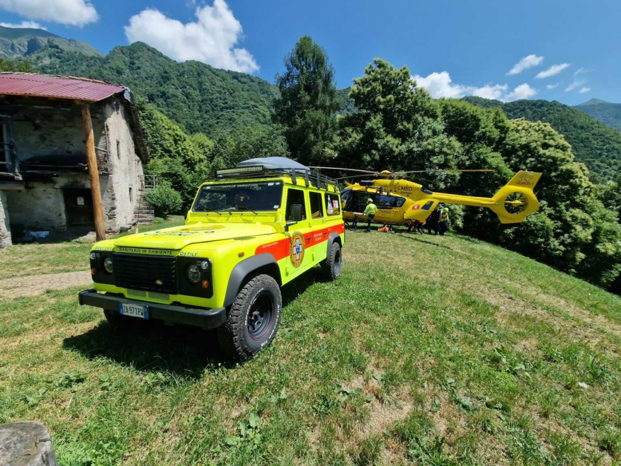Malori alla festa degli Alpini alle Betulle: nove soccorsi per intossicazione