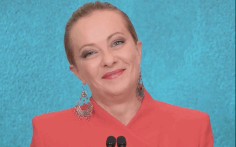 Meloni da Vox attacca l’opposizione e ricorda Kirk: “La violenza sta a sinistra. Non ci faremo intimidire”