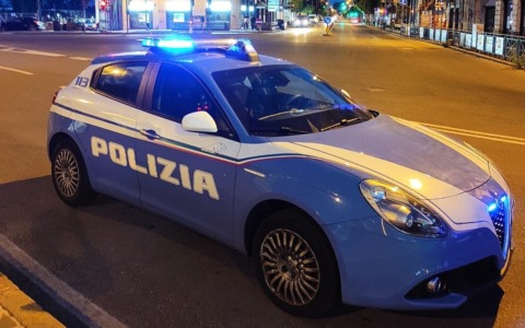 Minorenne picchiato e derubato in corso Milano