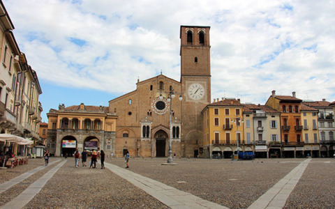Musica d’autore in Piazza della Vittoria: il Sestetto chiude la giornata del volontariato