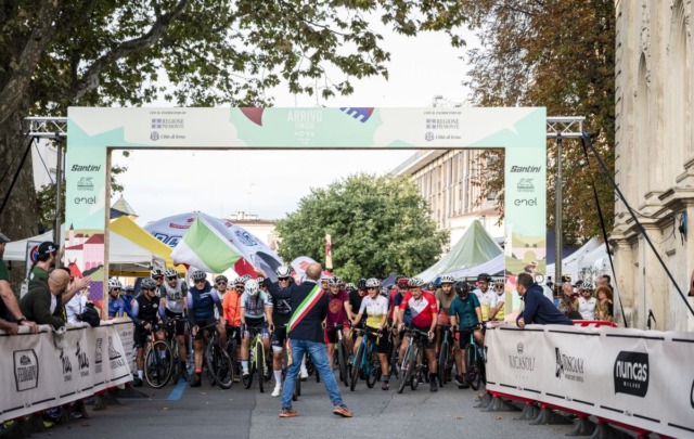 Nova Eroica Ivrea 2025: oltre 300 ciclisti alla prima edizione tra le strade bianche del Canavese