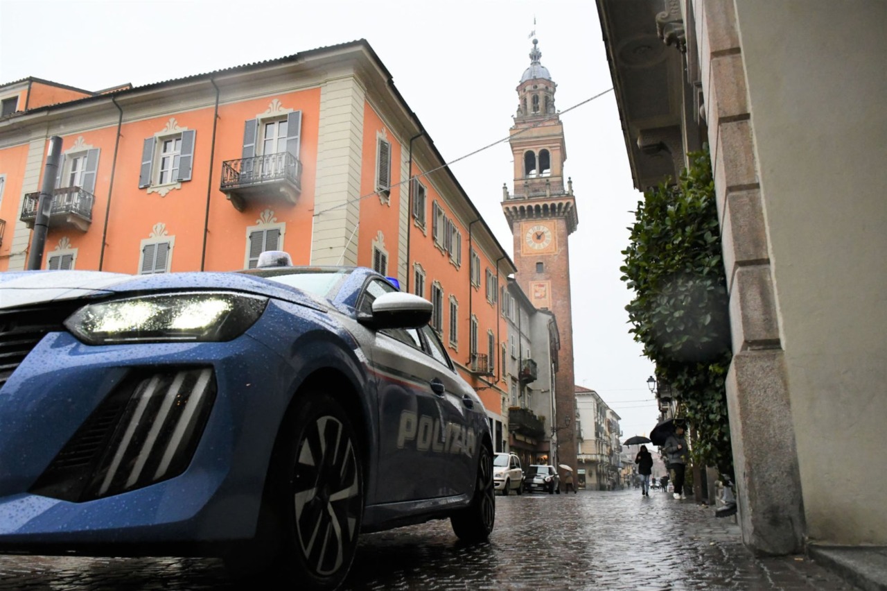 Oltre 30 chili di droga nel doppio fondo del furgone: arrestato dalla Polizia a Casale Monferrato