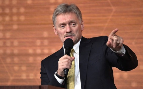 Peskov: “La Nato di fatto già in guerra contro la Russia. Stallo nei negoziati perché Kiev non è flessibile”