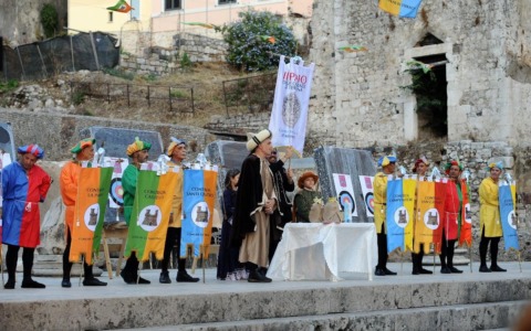 Presentato il Palio delle Contrade