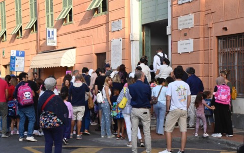Primo giorno di scuola per 23.476 alunni imperiesi