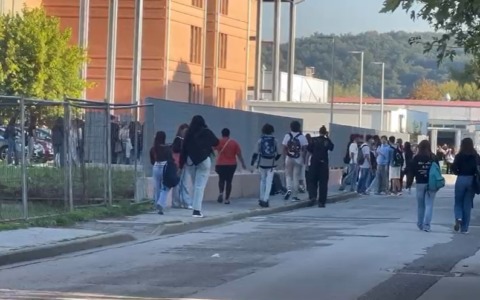 Primo giorno di scuola, traffico sostenuto ma senza caos: il piano del Comune di Firenze regge la prova