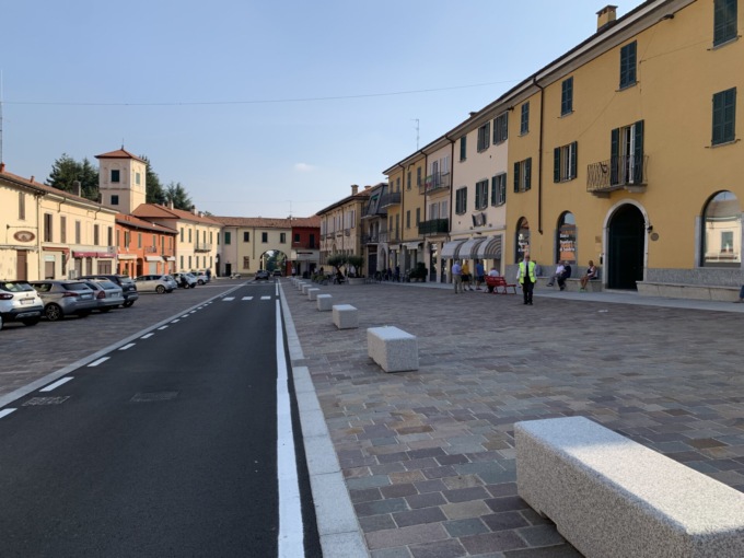 Rissa in piazza Libertà ad Appiano Gentile