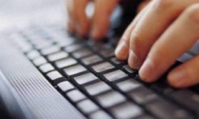 “Ruba” sui social le foto di 25 ragazze e le pubblica su un sito porno
