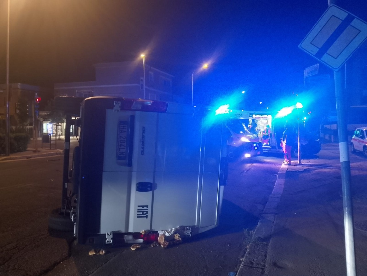 Scontro auto – furgone in via Aspromonte, due feriti