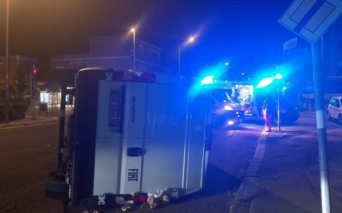 Scontro auto – furgone in via Aspromonte, due feriti