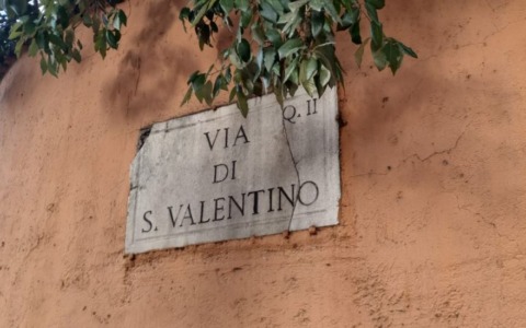 Scritte antisemite nella Capitale, imbrattate saracinesche