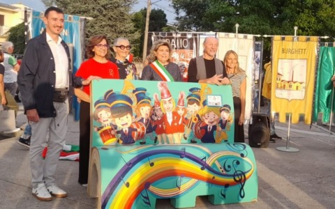 Sfilata in occasione dei 50 anni del gruppo majorettes