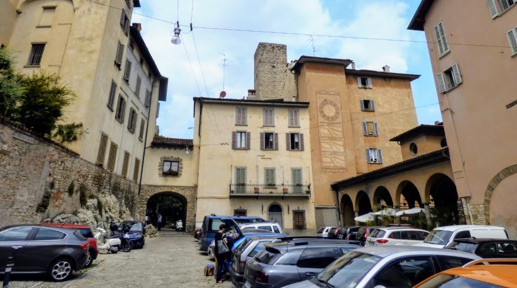 «Sgomberare piazza Angelini dalle auto è giusto. E bisognerebbe chiudere anche la Corsarola»