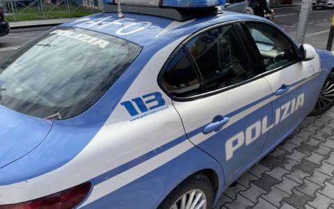 Spaccia vicino alla scuola primaria di via Saliceto, arrestato 28enne