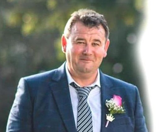 Stroncato da un infarto in giardino, lunedì i funerali