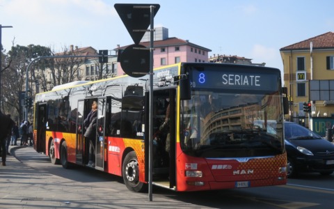 Trasporto pubblico gratuito per giovani e anziani: l’ordine del giorno approda in Consiglio comunale