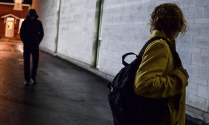 Violenza nella notte tra Milano e Lodi: 18enne abusata mentre va a prendere il treno