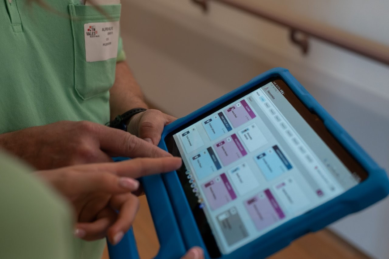 A Torino debutta l’intelligenza artificiale che rende la cura più umana e personalizzata: il progetto parte dall’RSA Richelmy